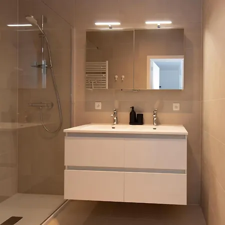 In With Sea Views Apartment